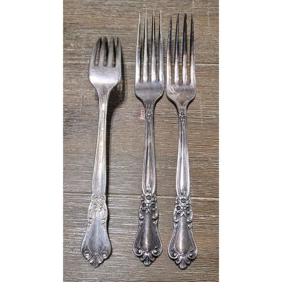 WM A Rogers Sectional Oneida LTD Silverplate VALLEY ROSE 3 Forks VTG - Picture 2 of 2